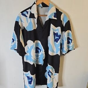 Men's Black and Blue Floral Short-Sleeve Shirt